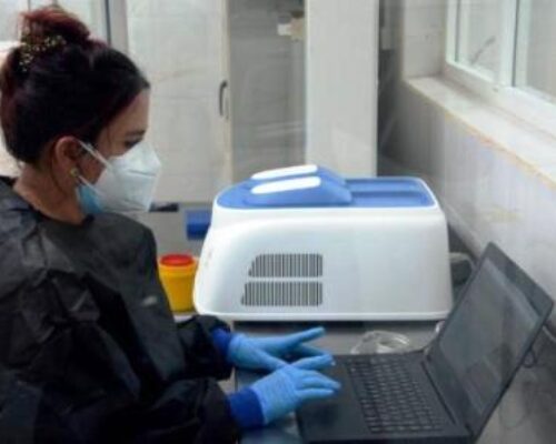 Ponderan papel de la mujer en laboratorio de Biología Molecular de Morón