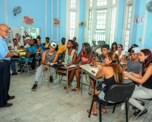 Desarrollan cursos de adiestramiento en Casa de Orientación de la Mujer y la Familia
