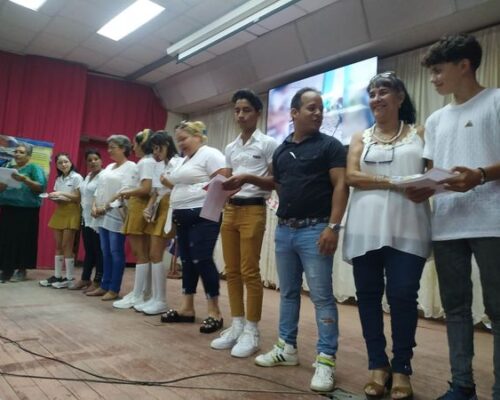 Recuerdan a Fidel en actos de graduación de Instituciones Escolares en Morón