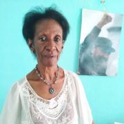 Martha Brown sigue como educadora