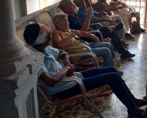 Atención diferenciada a personas de la tercera edad