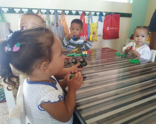 Con mucha ternura acogen a niños en Casita Infantil