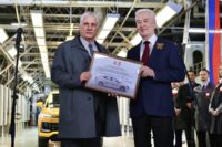 Visita Díaz-Canel fábrica de automóviles Moskvich