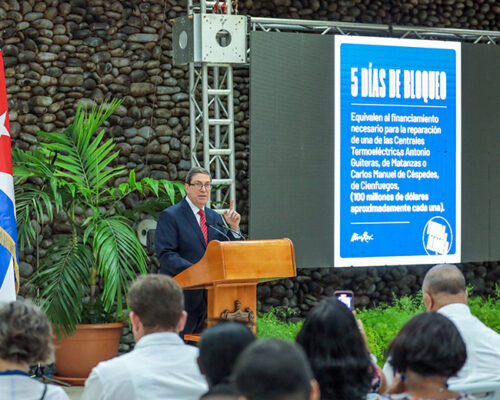 Presentan informe sobre el criminal bloqueo