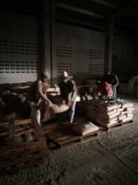 Aportan materiales de la construcción para damnificados del huracán Melissa