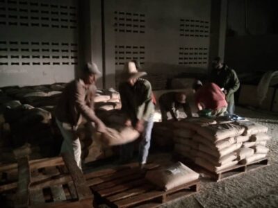 Aportan materiales de la construcción para damnificados