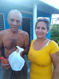 Benefician a personas vulnerables con entrega de alimentos