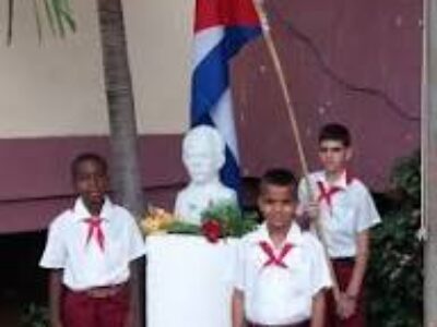 Tributo a Martí por aniversario de su natalicio