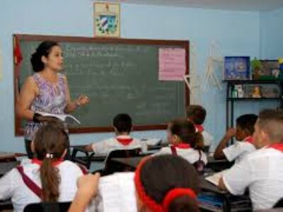 Impulsan acciones de trabajo en sector educacional