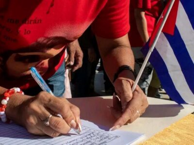 Firma Cuba en respaldo a la paz y a su Revolución